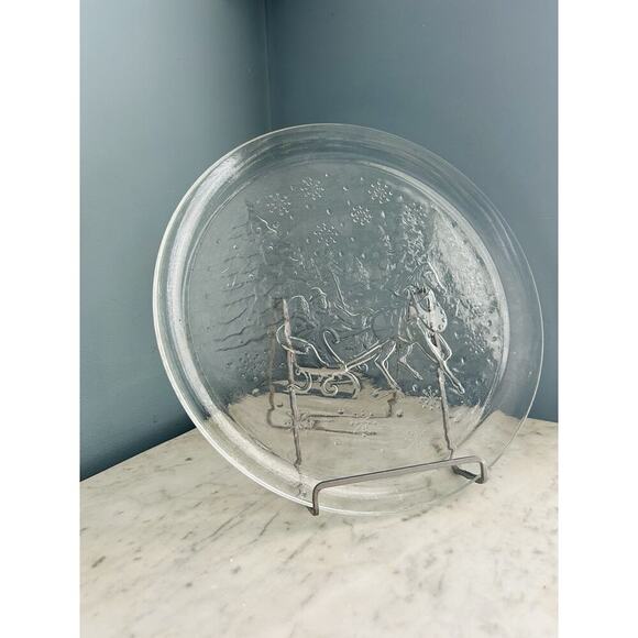 Vintage Arcoroc 13” Platter France Clear ‘Through The Woods’ Winter Sleigh Scene - Picture 2 of 9